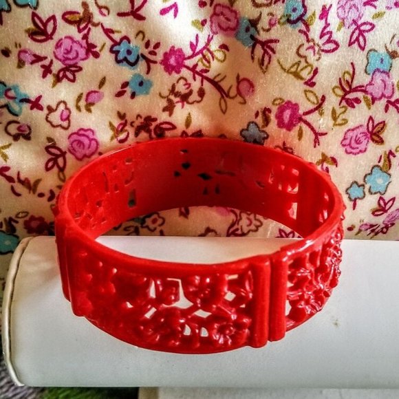 Vintage Red Celluloid Bangle Asian Floral Motif - Picture 1 of 9